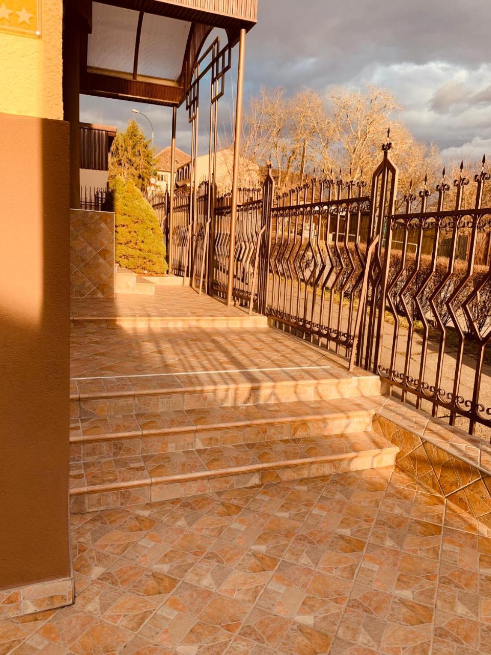 Pensiunea Imperial Targu Mures Exterior foto